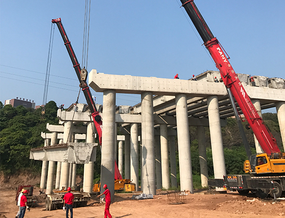 宜昌花溪路30米箱梁吊装1.jpg