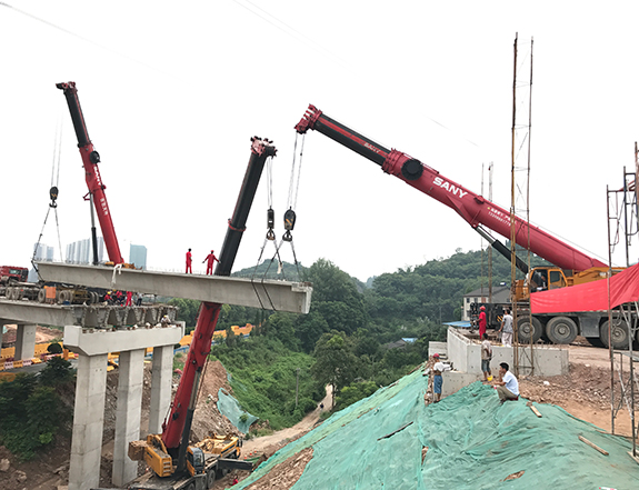 中南路跨汉宜高速30米箱梁吊装1.jpg